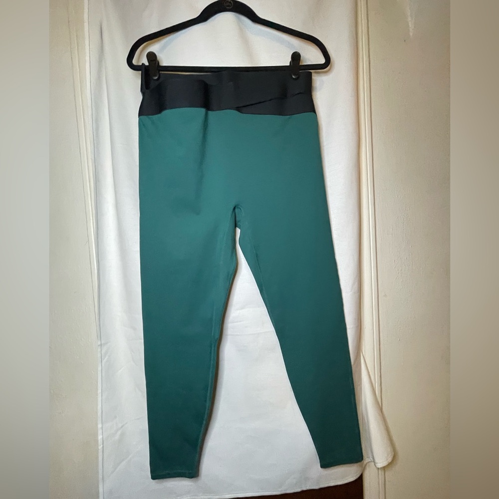 NWT Bandier Le ORE Pine Green Crossover Leggings w Black Cross Over Band Size XL